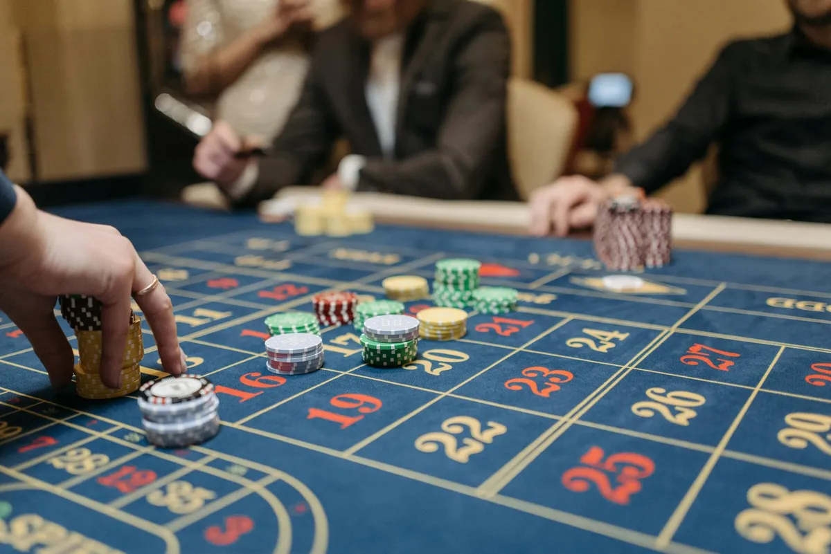 Texas Hold'em Bonus Poker masası beş kart çeşitler